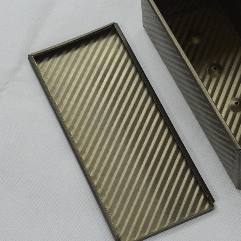A bakery factory customizes baking trays, toast boxes, and corrugated aluminum alloy trays. / 3
