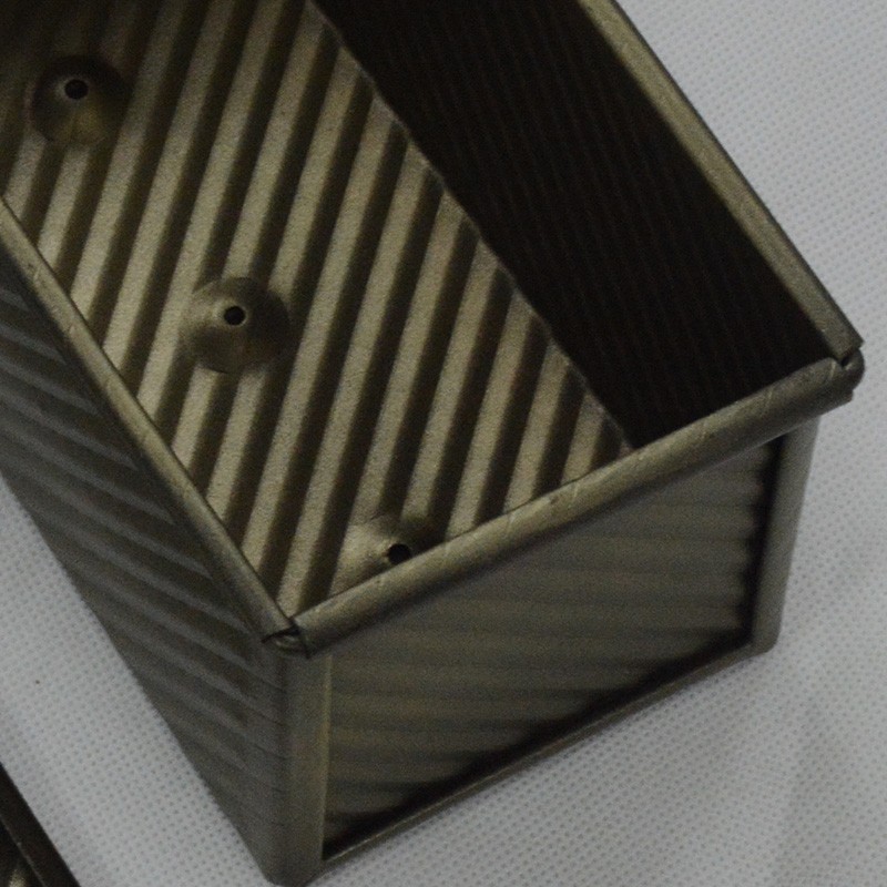 A bakery factory customizes baking trays, toast boxes, and corrugated aluminum alloy trays. / 4