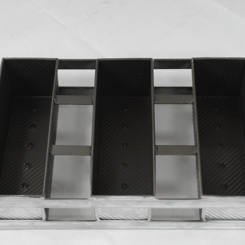 Manufacturer of bread and toast pans, four-compartment bread mold box, aluminum alloy baking pan / 2