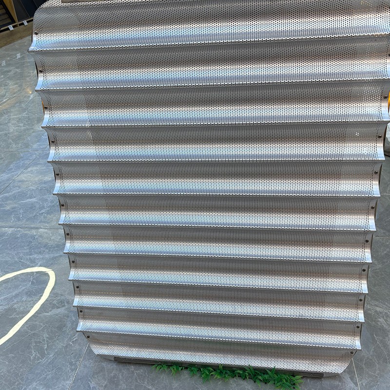 Baking trays for food production lines, baguette pans for tunnel ovens, trays for batch customization / 6